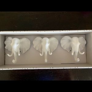 Beriwinkle elephant wall hooks NIB (set of 3)